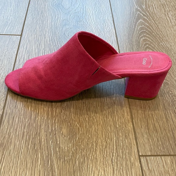 Pink size 9 Gap mules - Picture 6 of 8